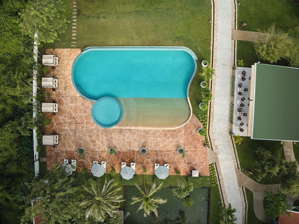 Samanea Beach Resort 24/50