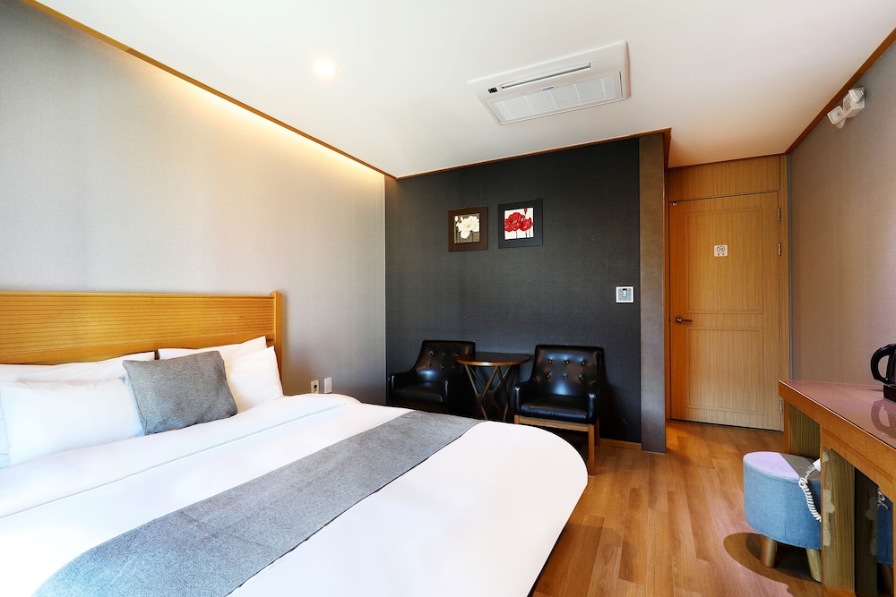 Hotel Golden Hill 11/65