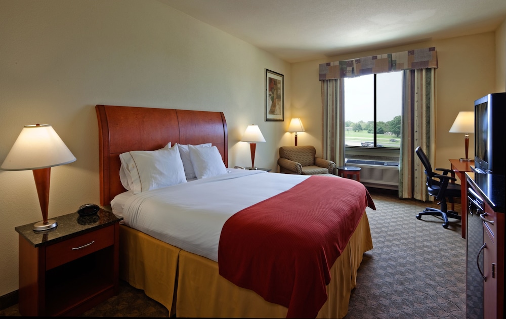 Holiday Inn Express Hotel Suites Fairfield North 30/63