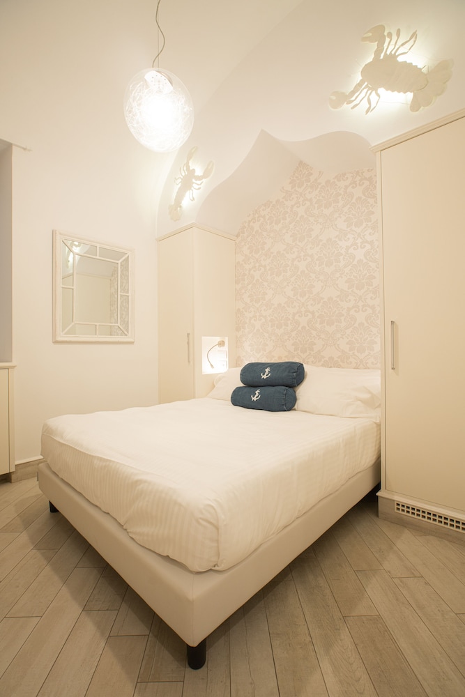 Marina Hotel Charming Rooms 8/47
