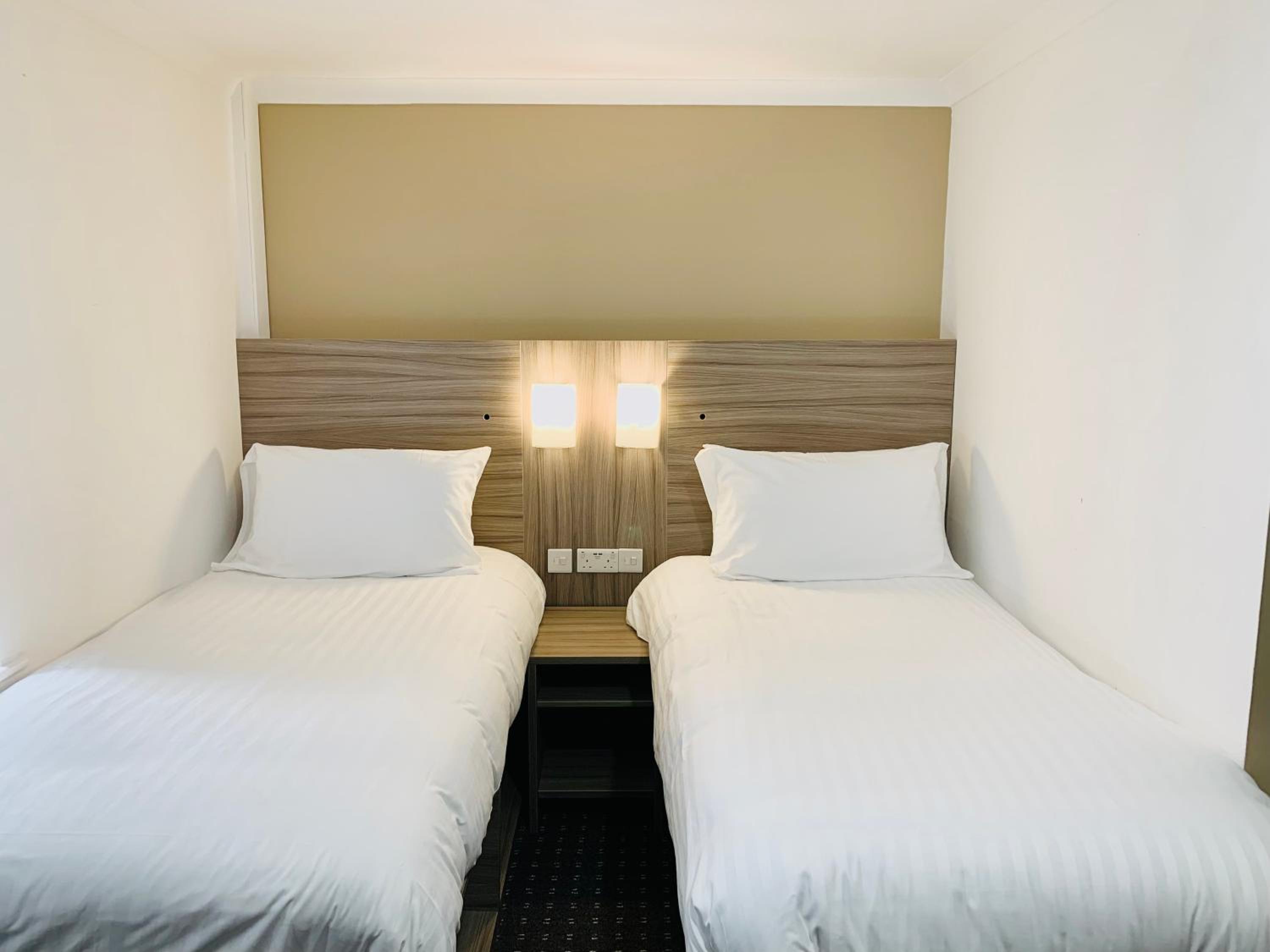 Deluxe, Twin Beds
