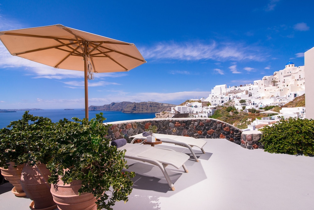 Pezoules of Oia 48/59