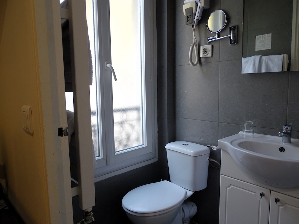 Hipotel Belgrand Edith Piaf 44/50