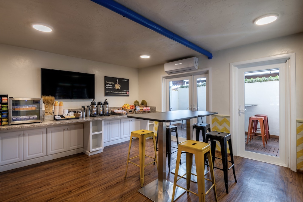 Hotel Pepper Tree Boutique Kitchen Studios Anaheim 54/68
