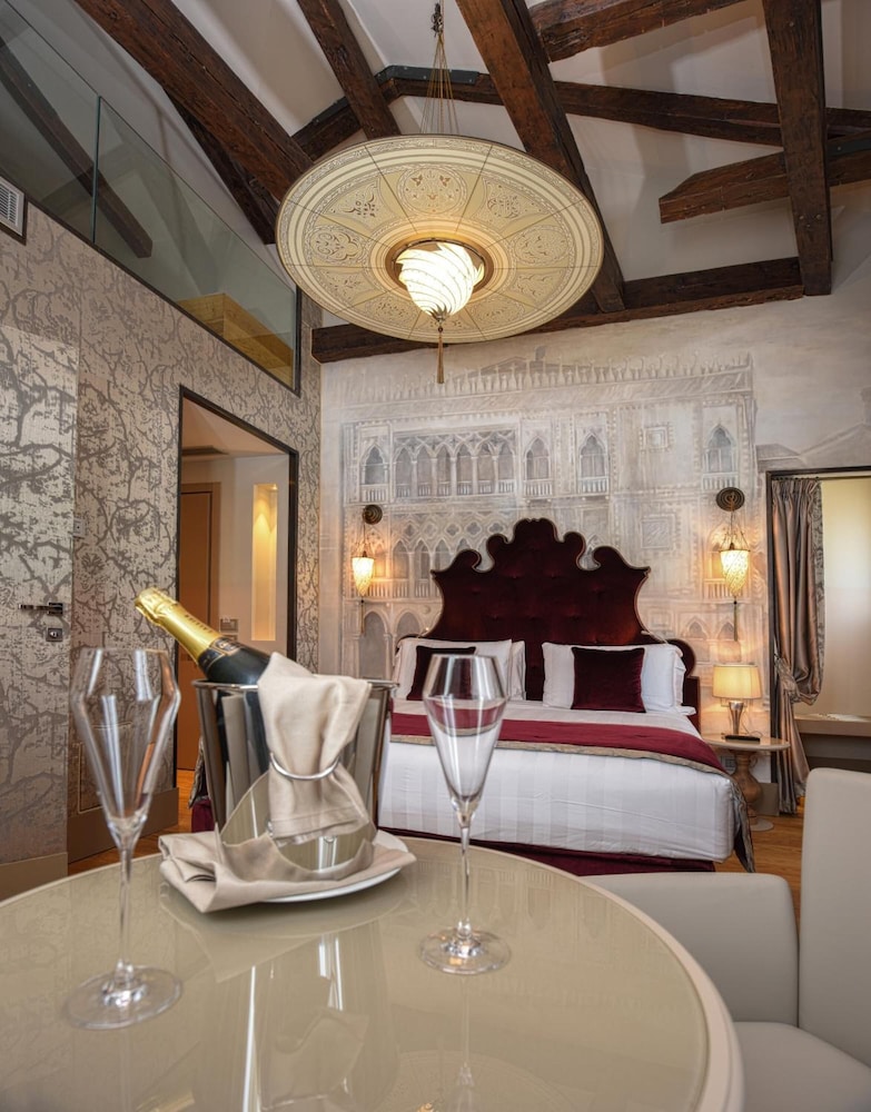 Santa Croce Boutique Hotel 55/65