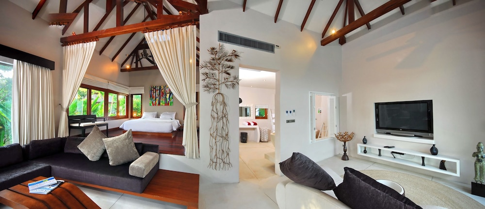 Zara Resort (ex The Privilege Hotel Ezra Royal Beach) 50/80