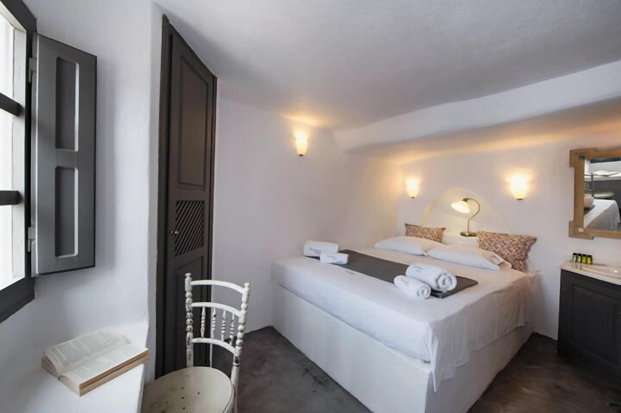 Deluxe, Suite, Double Bed, Sunset View, Sofa، Theodora Suites - Adults Only 3/5