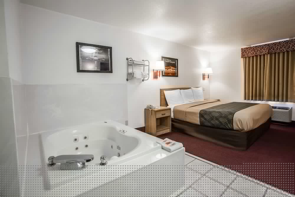 Econo Lodge Truman Inn 39/48