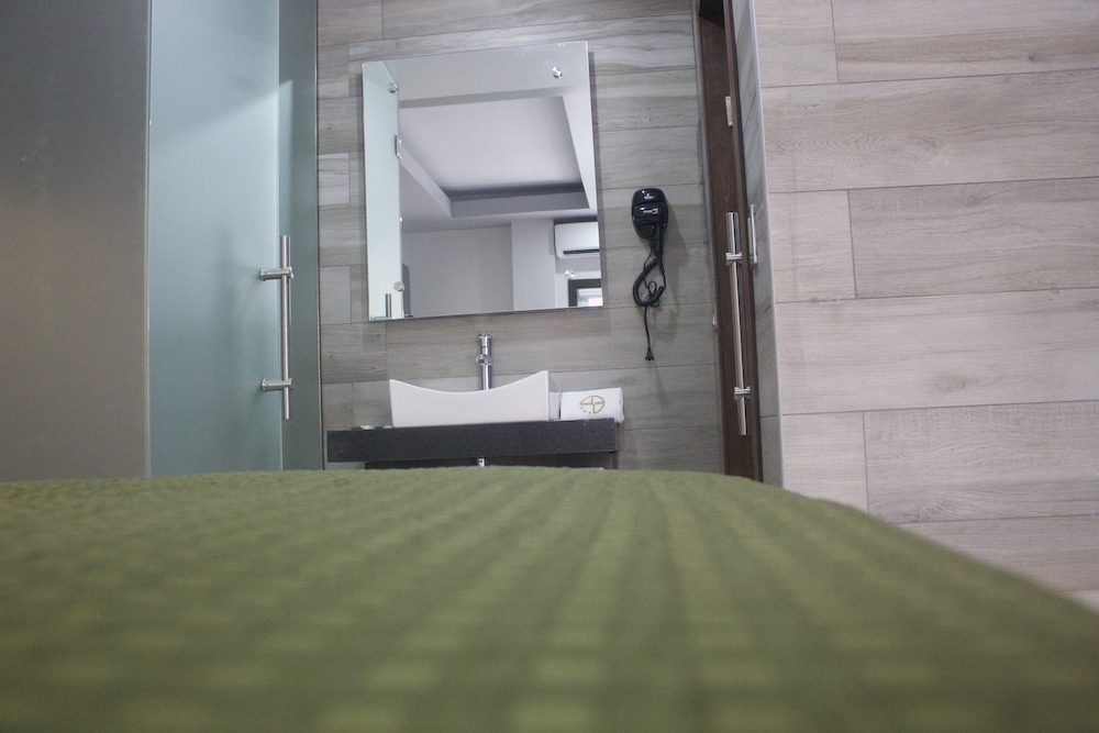 Hotel Grand One Plaza 38/42