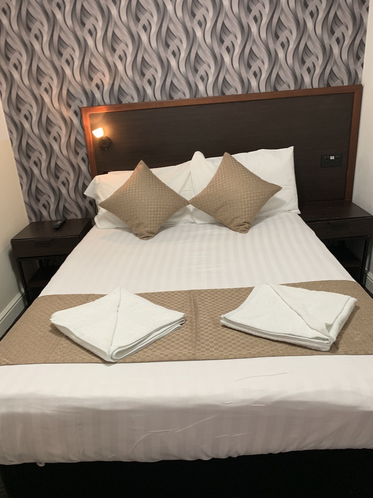 IBI Imperial Salford (ex Trivelles Hotel Manchester - Cross Lane) 31/62