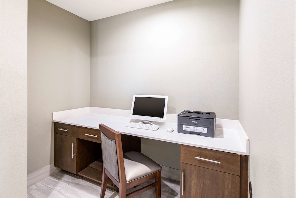 Quality Inn & Suites Carlsbad Caverns Area 38/44