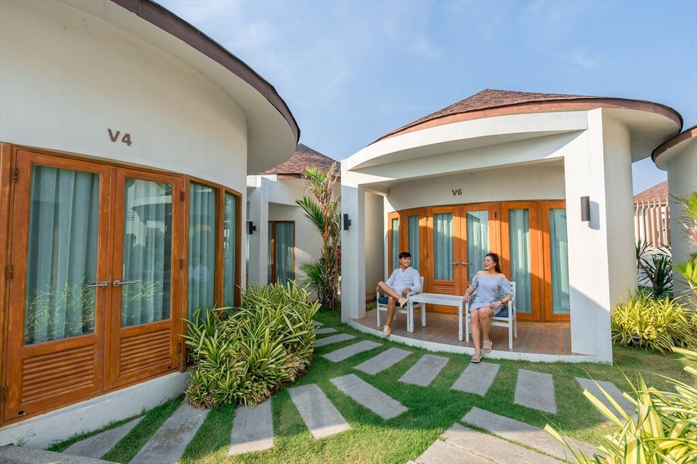 Maldives Beach Resort 5/56
