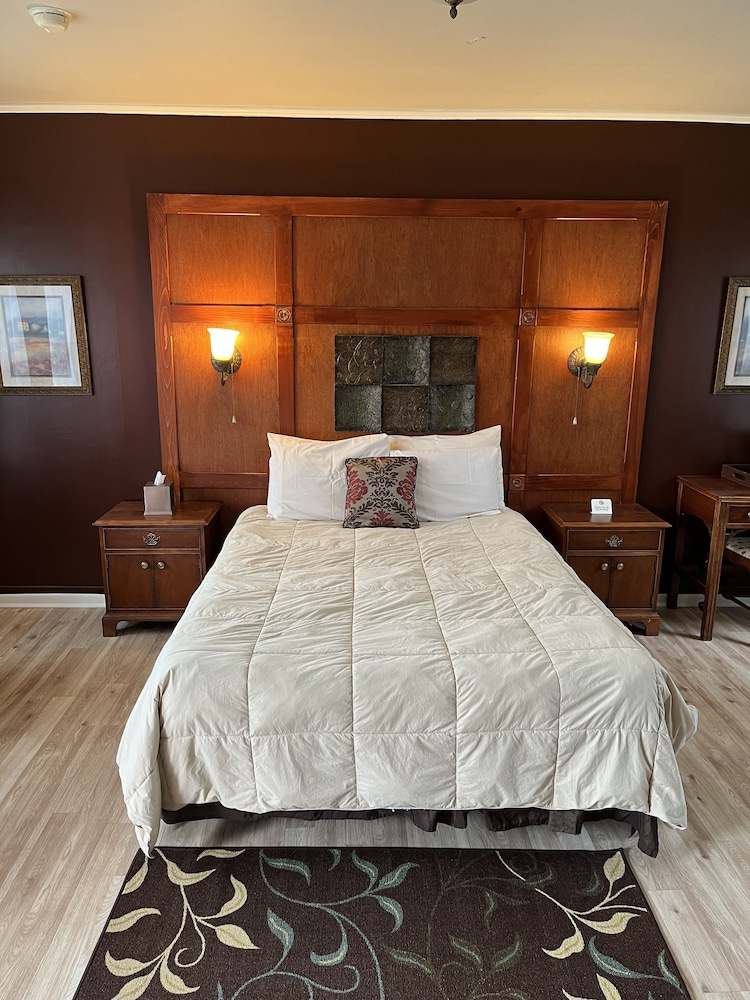 Vinehurst Inn And Suites 33/58