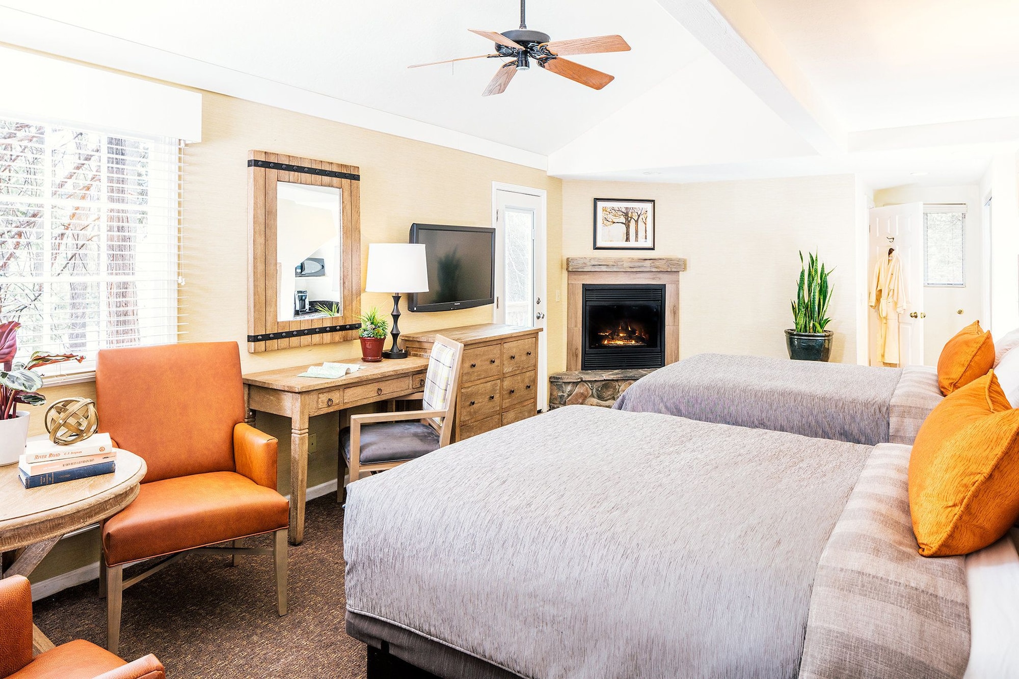 كوخ بسريرين كوين، Tenaya Lodge At Yosemite 3/5