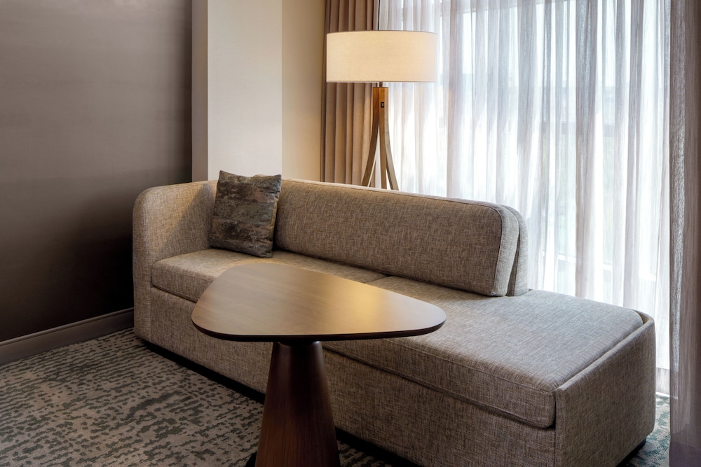 Hyatt Regency Reston 58/83