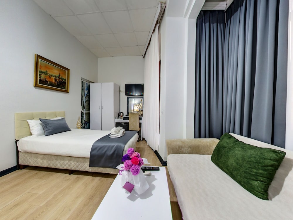 DELUXE, QUADRUPLE, BALCONY
