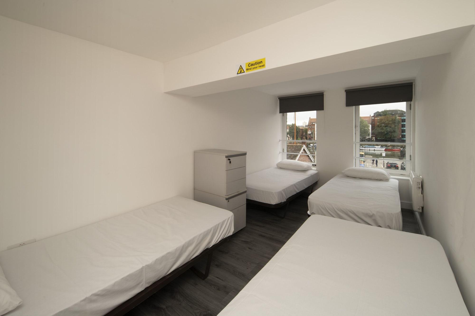 OYO Harbourside Hostel Bristol 21/39