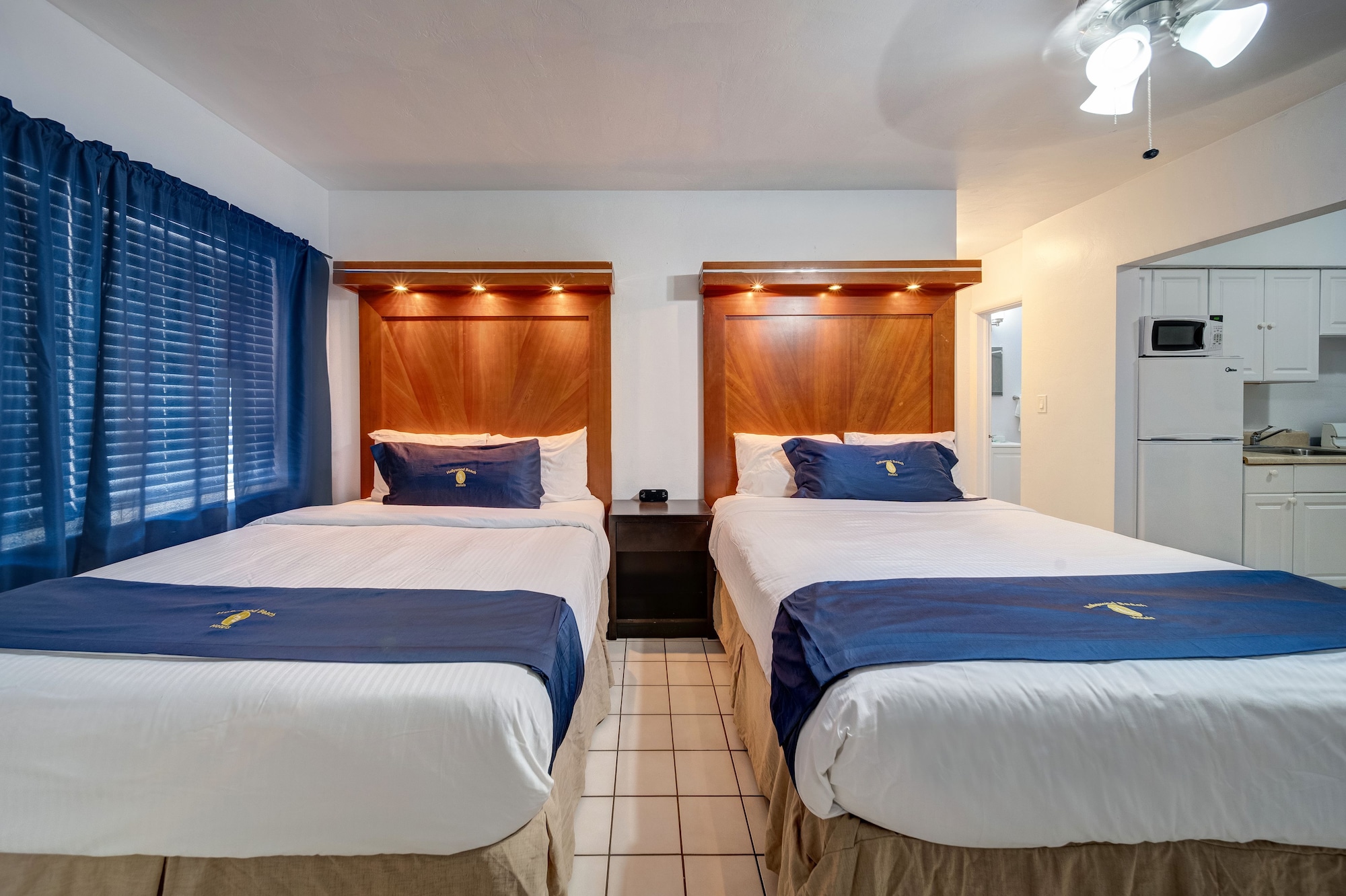 Courtyard, Deluxe, Queen/Queen, Kitchen