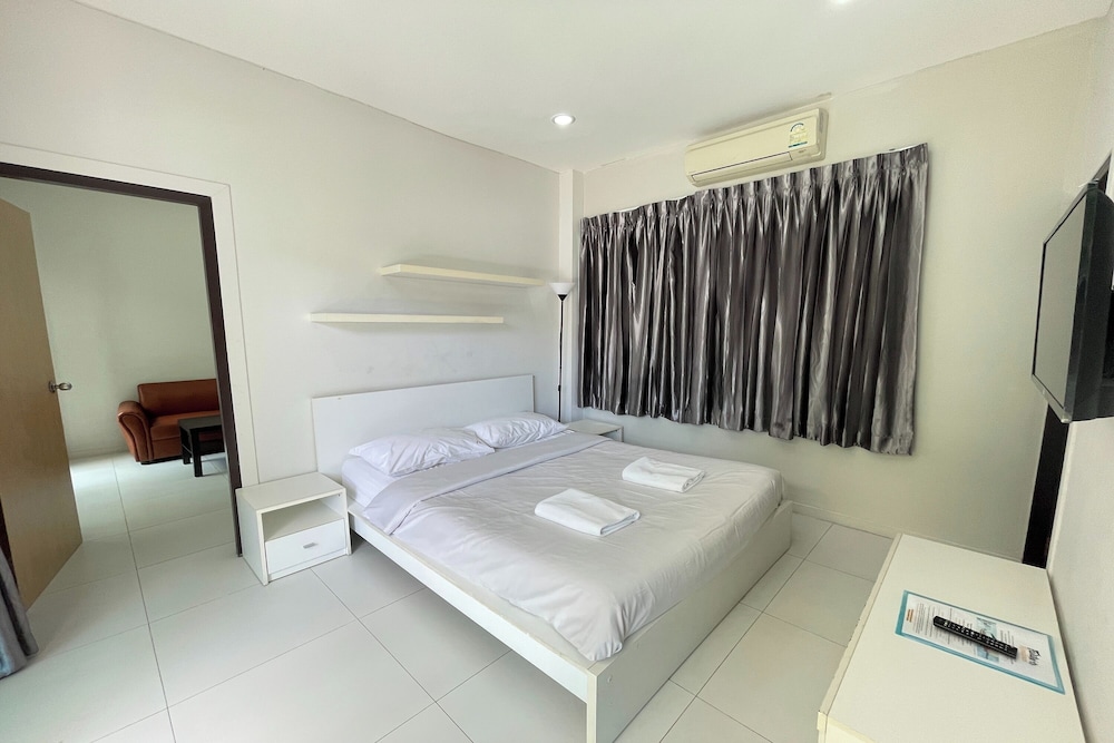 Grand, House, Queen Bed