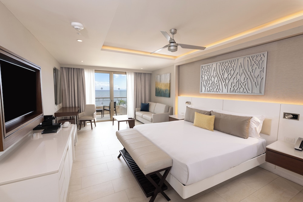Diamond Club, Junior Suite, Luxury, 2 Queen Beds, Ocean View, Sofa