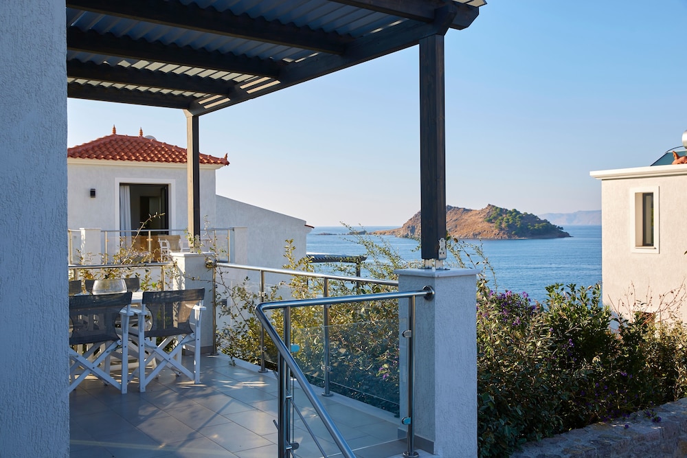 Eleia Seafront Villas 44/50