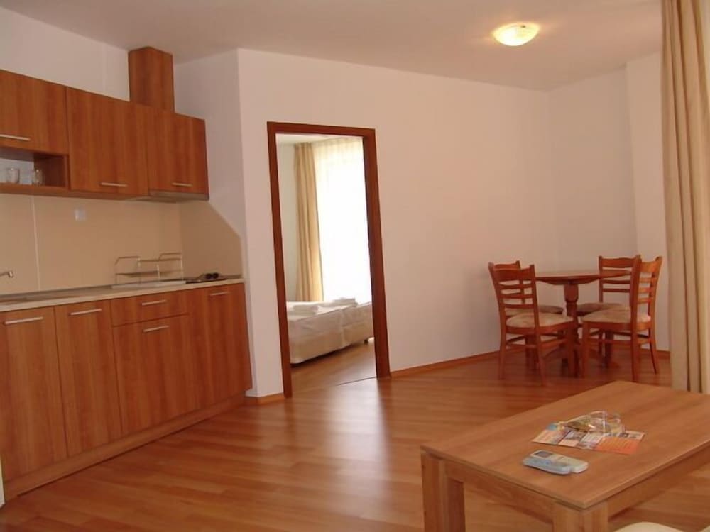 Efir Aparthotel 43/50