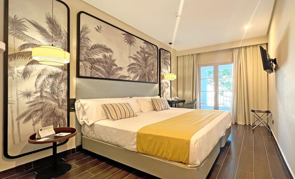 Room, King Bed, River View