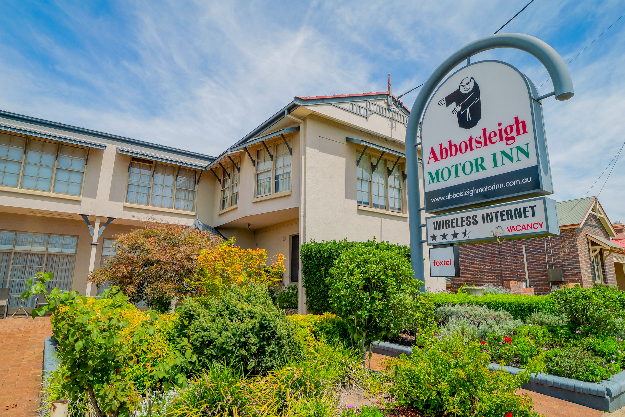 ABBOTSLEIGH MOTOR INN 4/7