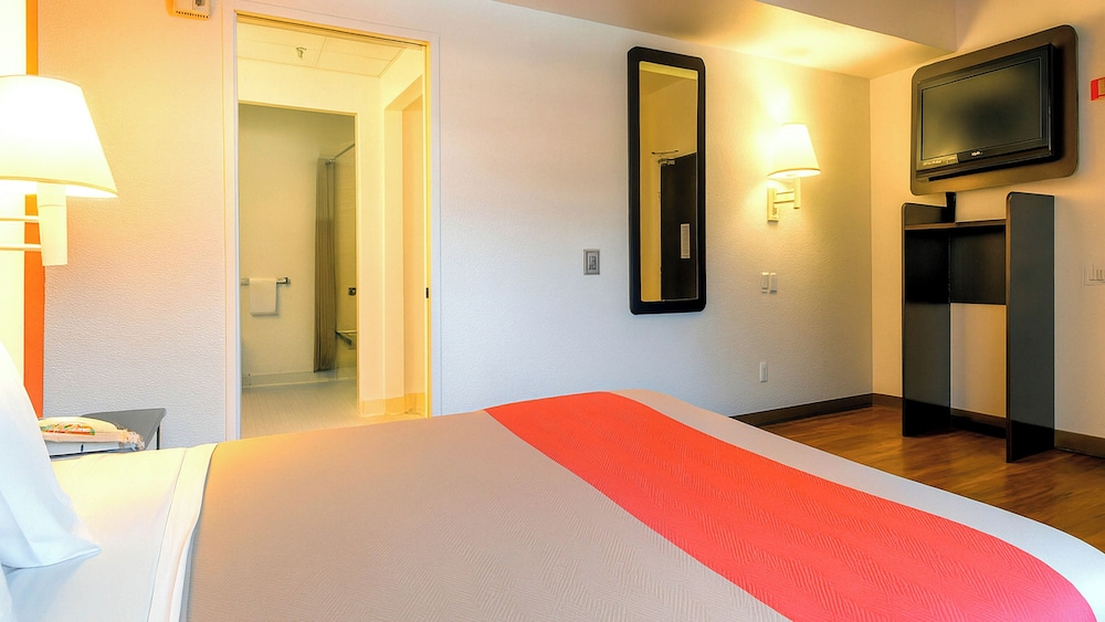 Motel6 San Diego, CA - Downtown 27/50
