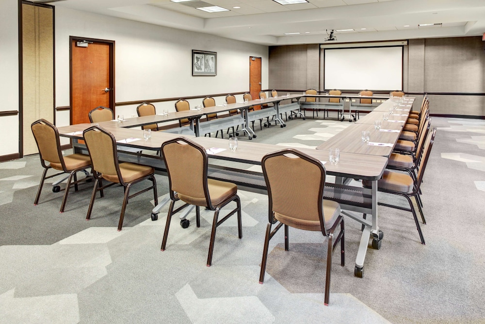Hyatt Place Pittsburgh Airport/Robinson Mall 64/70