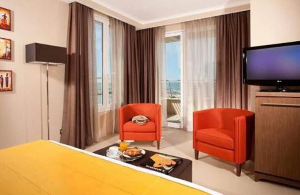 Hotel Tiber Fiumicino 32/68