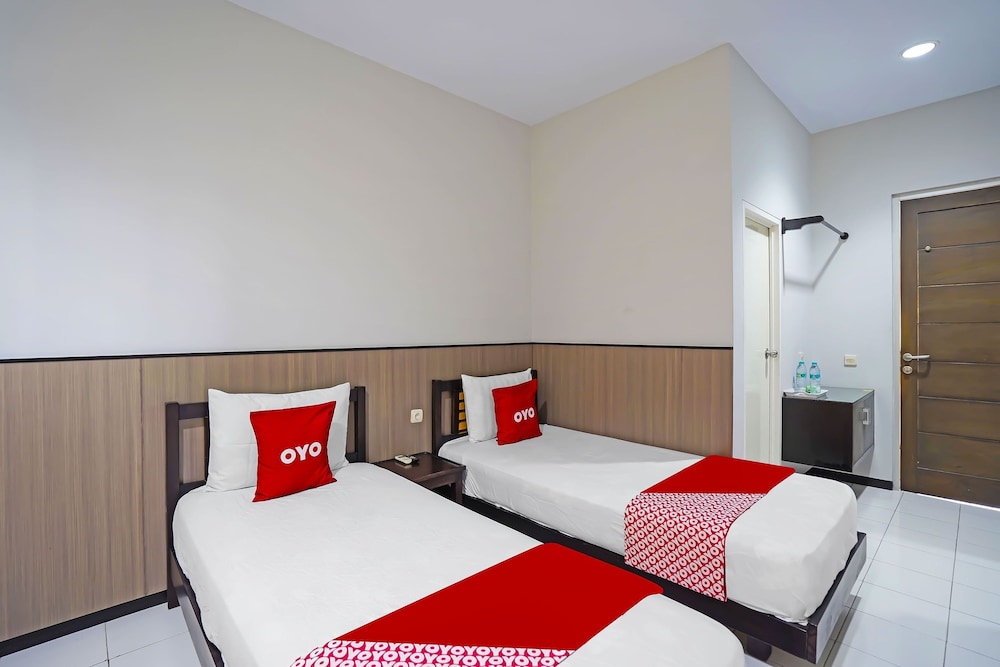 OYO 91710 Hotel Anugerah 5/18