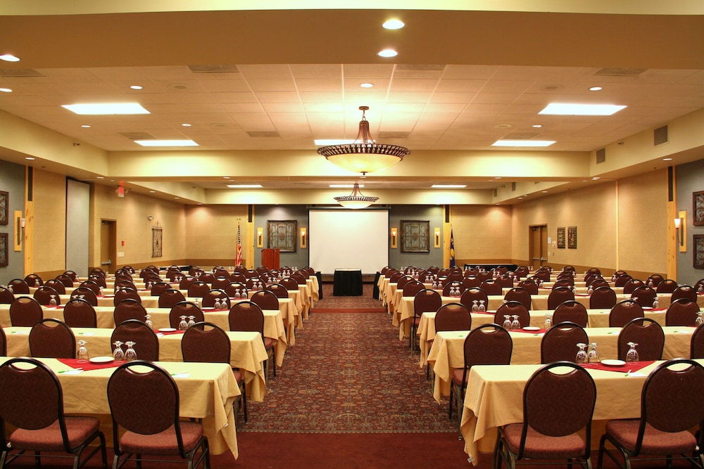 Field & Stream Lodge Bozeman 47/53