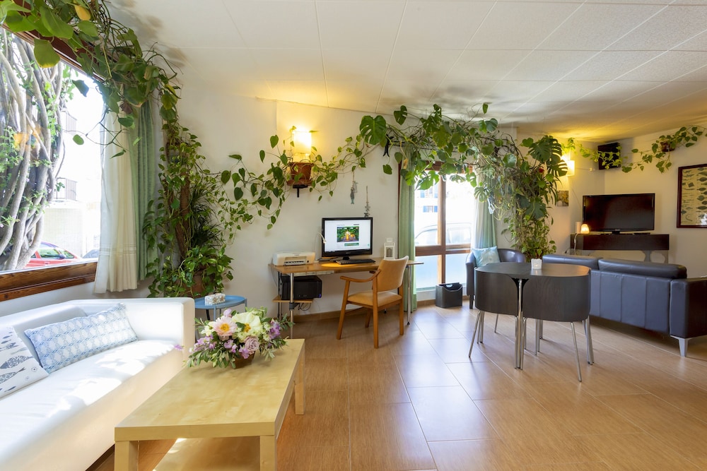 Manolita Hostal 44/71
