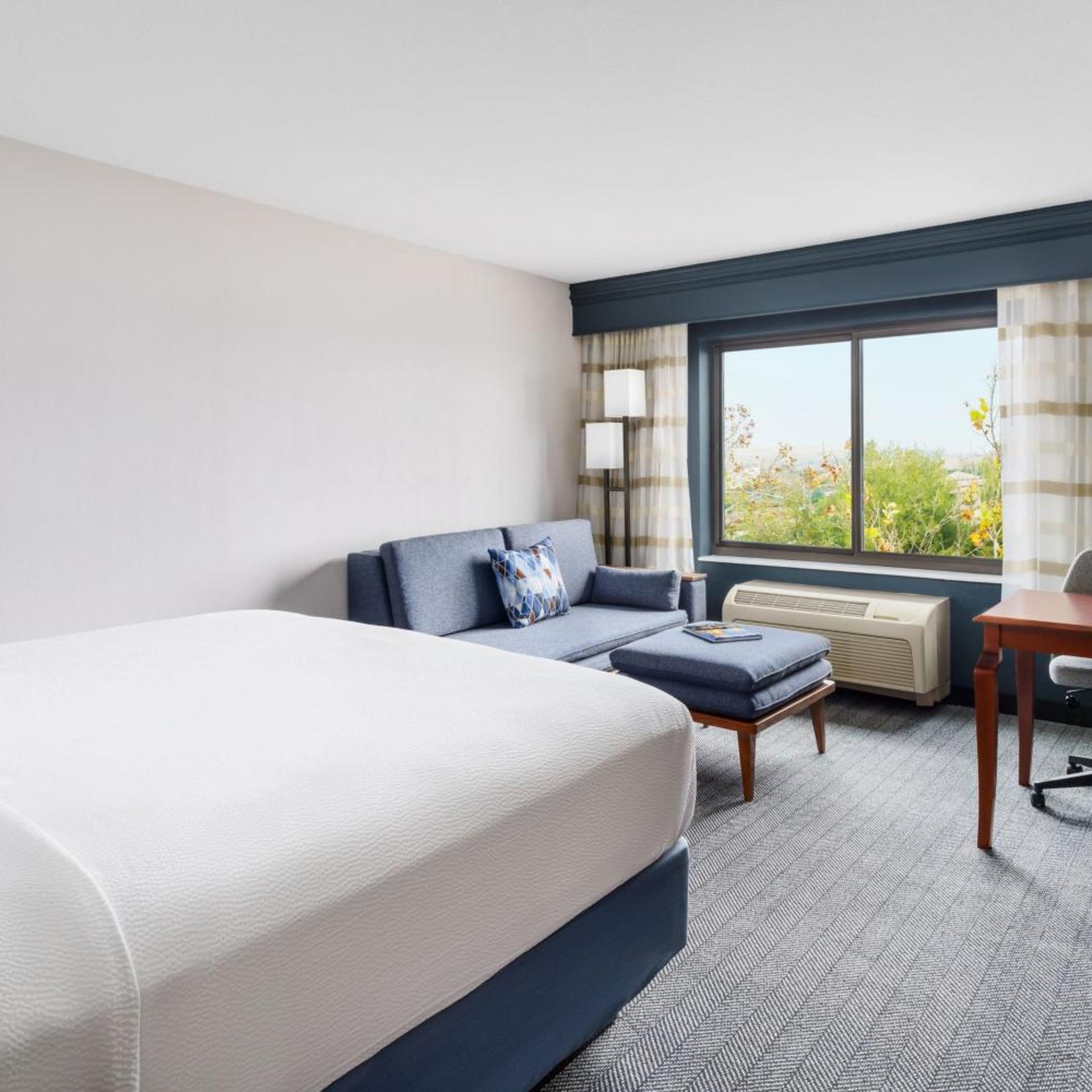 Room, King Bed, Bathtub, Accessible