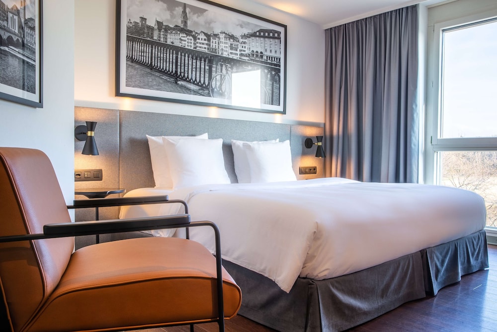 Radisson Hotel Zurich Airport 25/70
