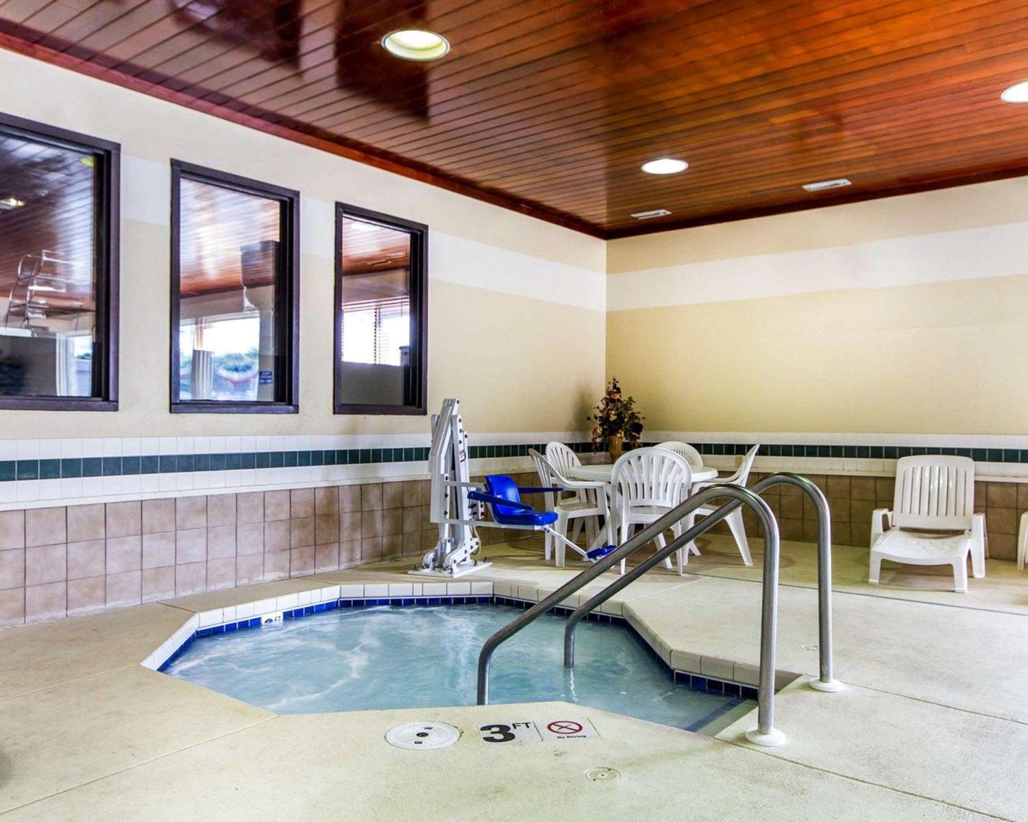 Quality Inn La Crosse North 7/24
