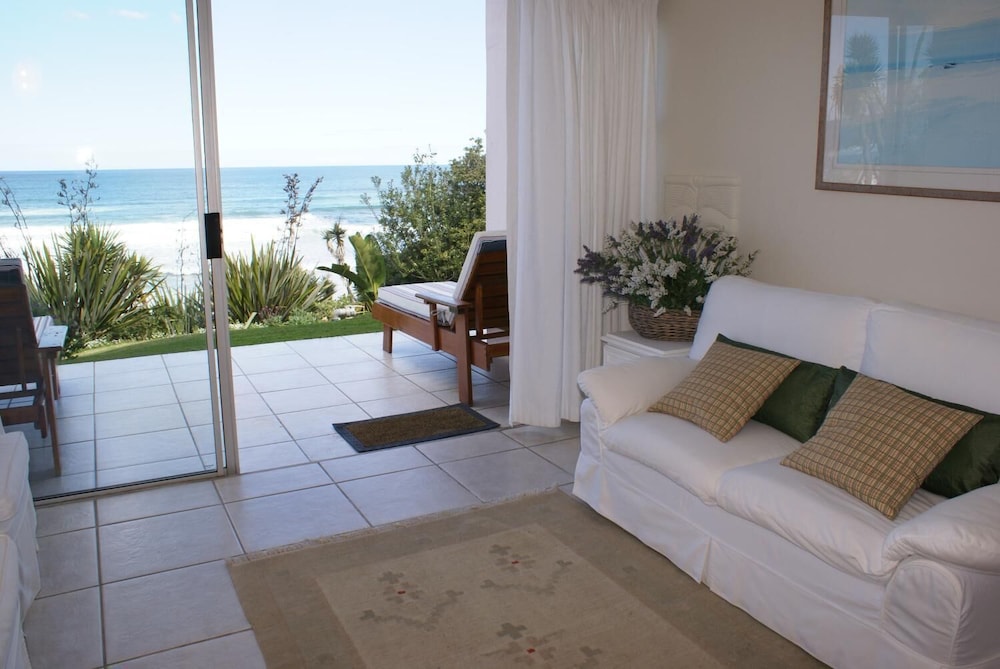 The Pink Lodge On The Beach 12/40