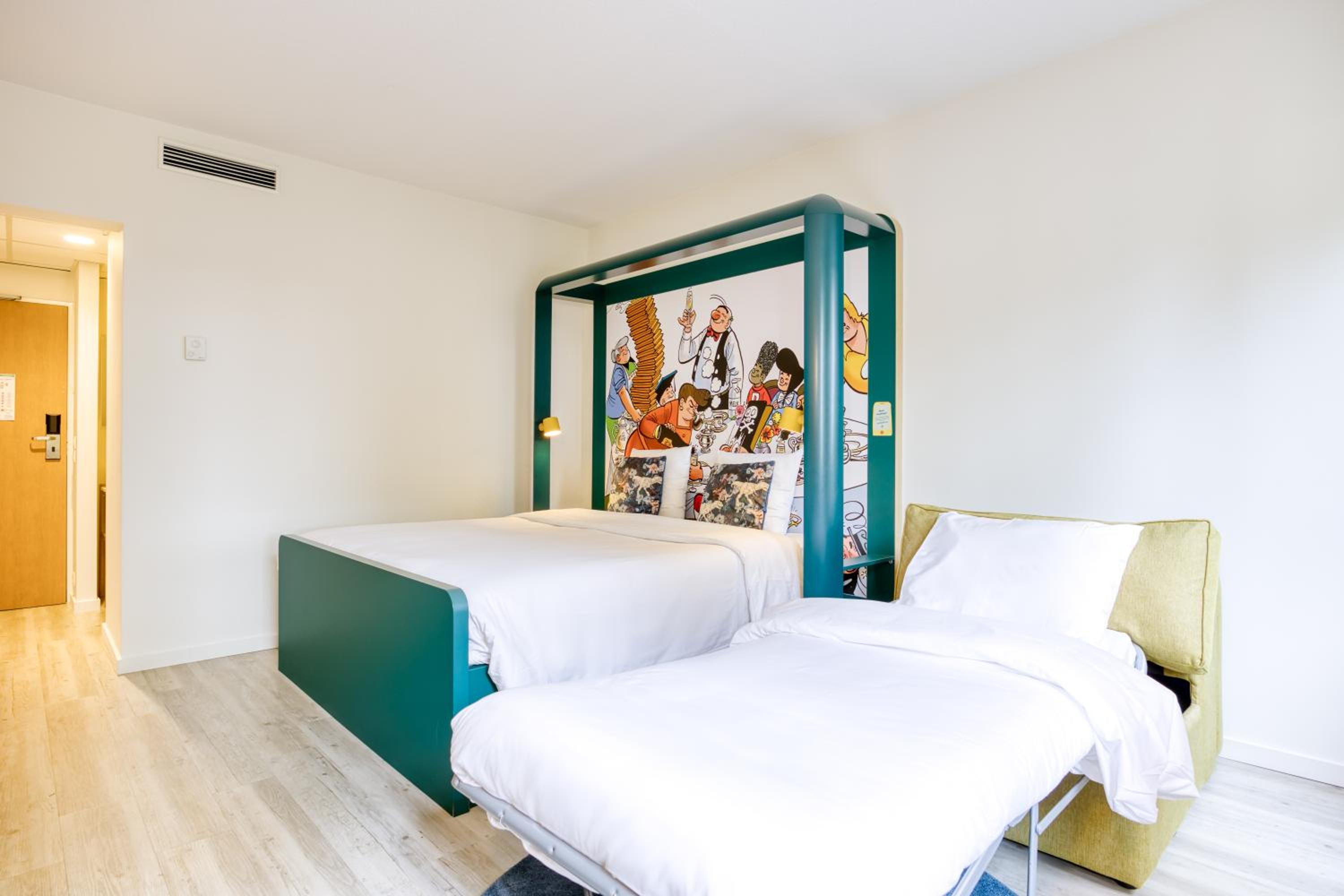 غرفة ثلاثية مع أريكة، B&B Hotel Brussels Centre Louise 6/10