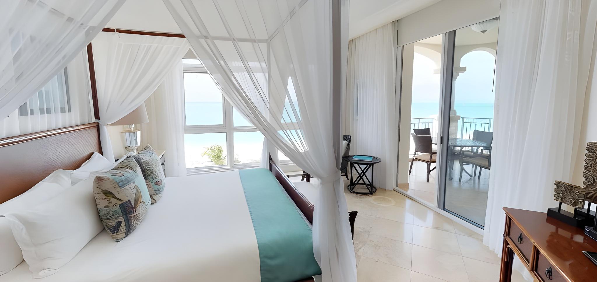3 Bedrooms, Grand, Suite, Ocean Front, Living Area