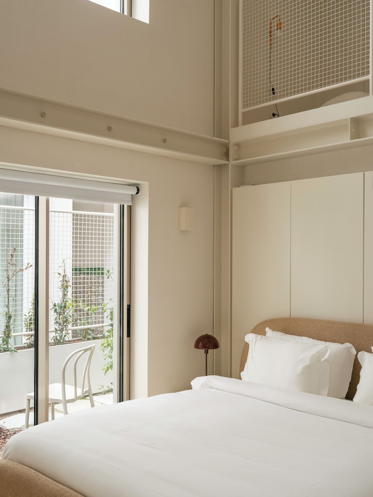 Mezzanine, Loft, Queen Bed, Sofa