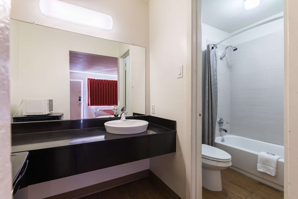 غرفة قياسية بسرير كينج لذوي الإعاقة، Motel6 Stephenville, TX 5/5