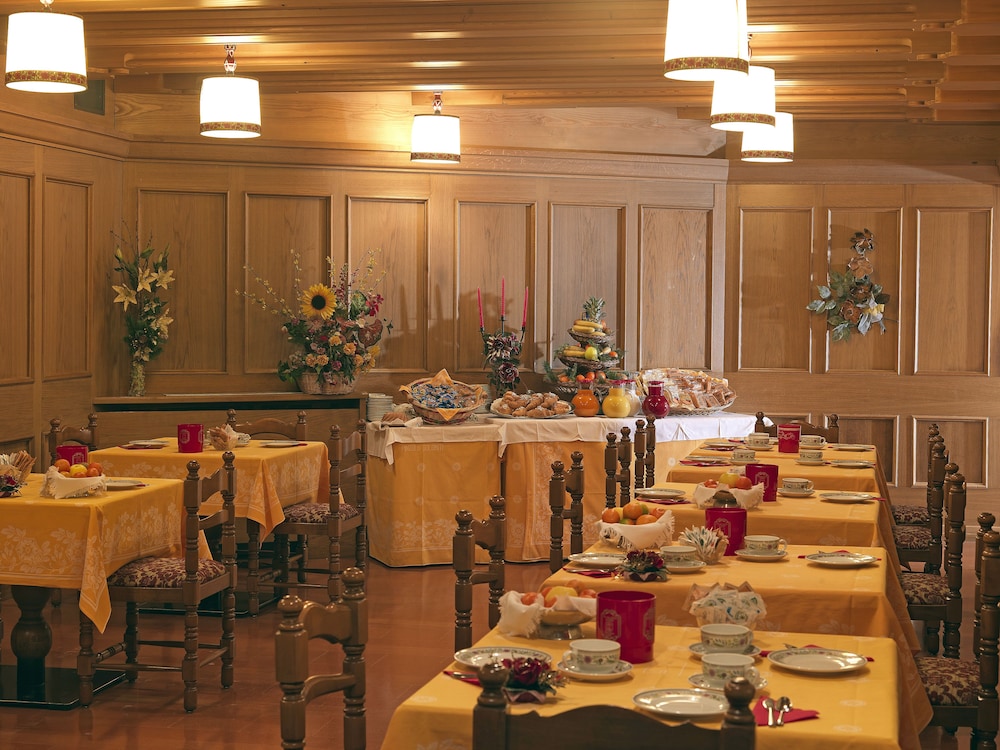 Hotel Pinzolo Dolomiti 75/76
