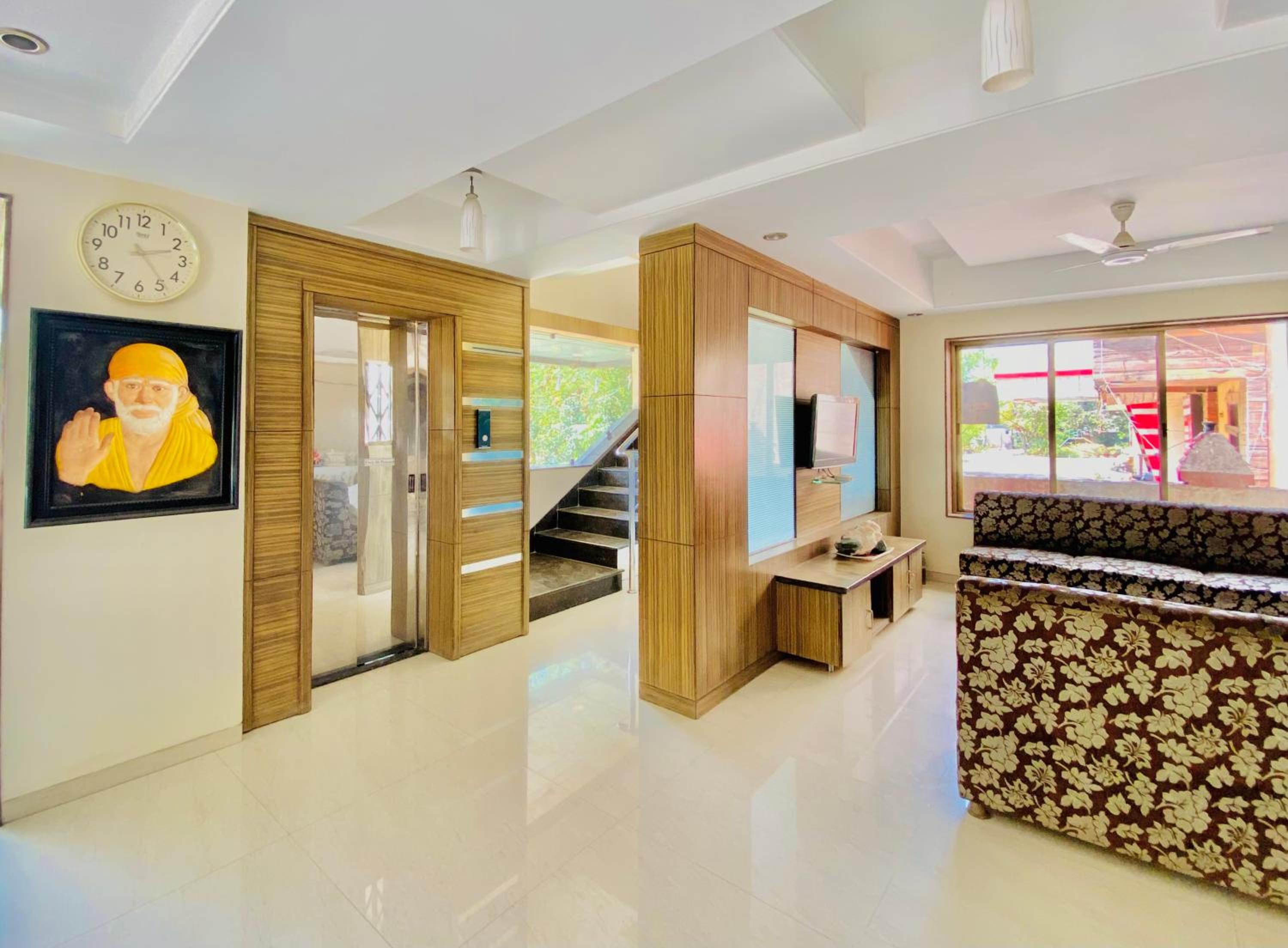 Hotel Sai Gurusthan 66/70