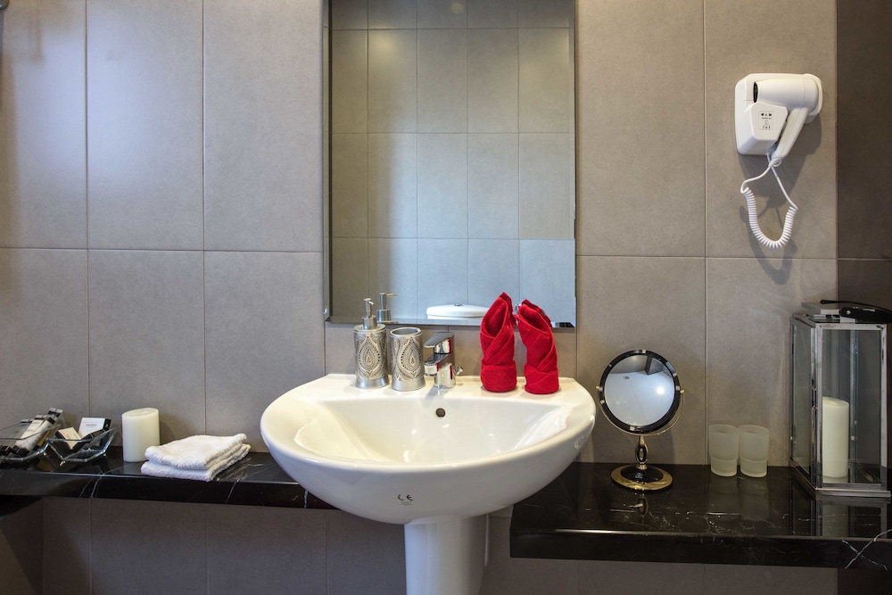Loumage Suites Spa Seef 18/70