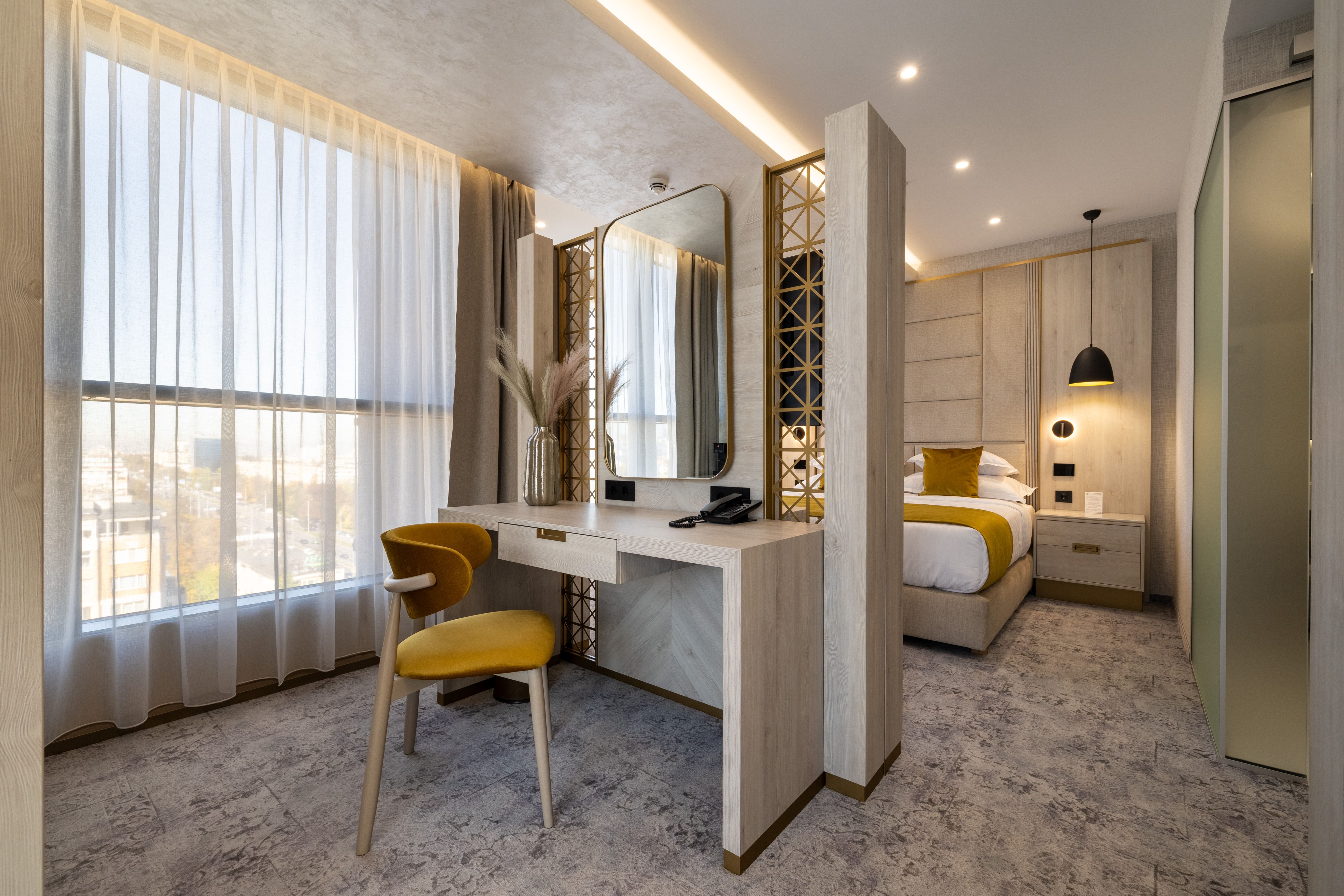 East Plaza Hotel 34/40