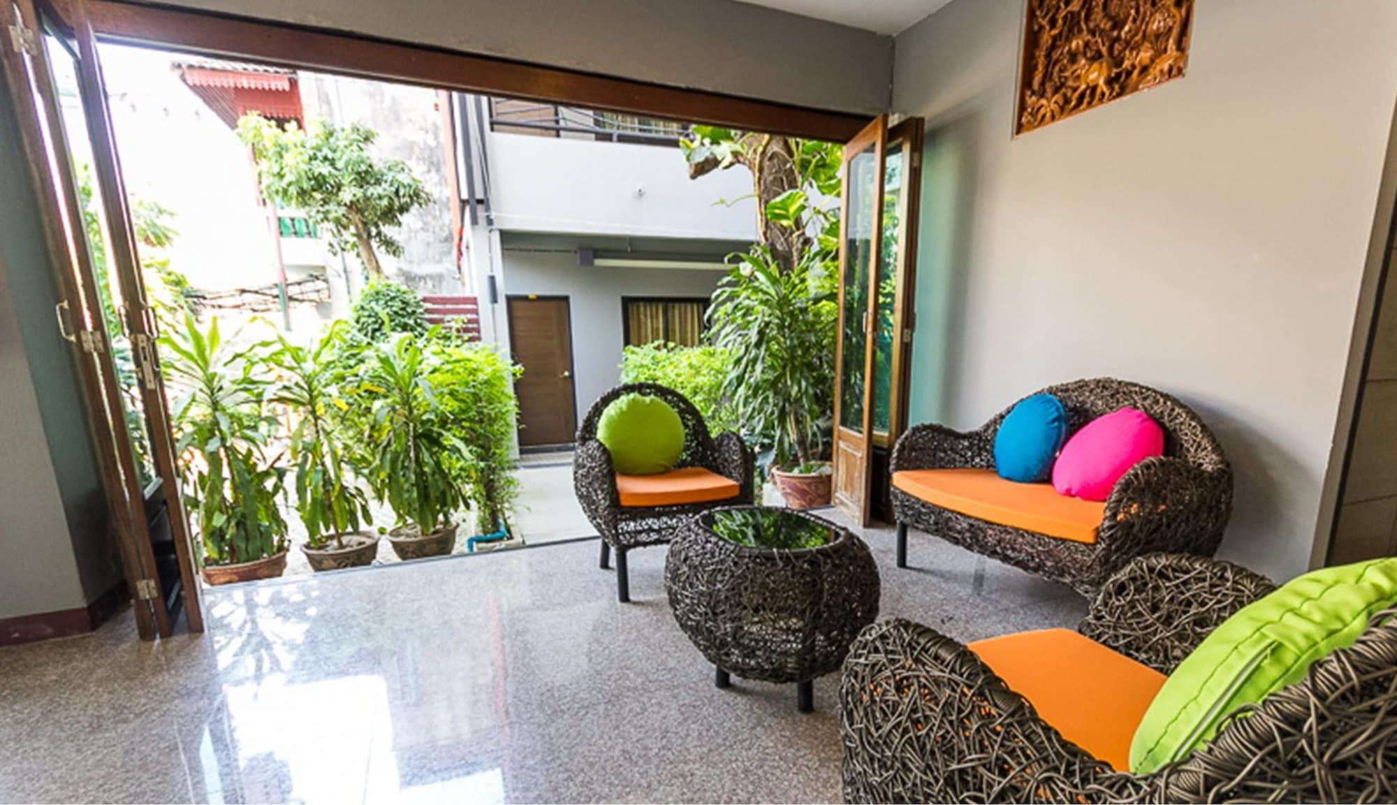 W Hostel 33/39