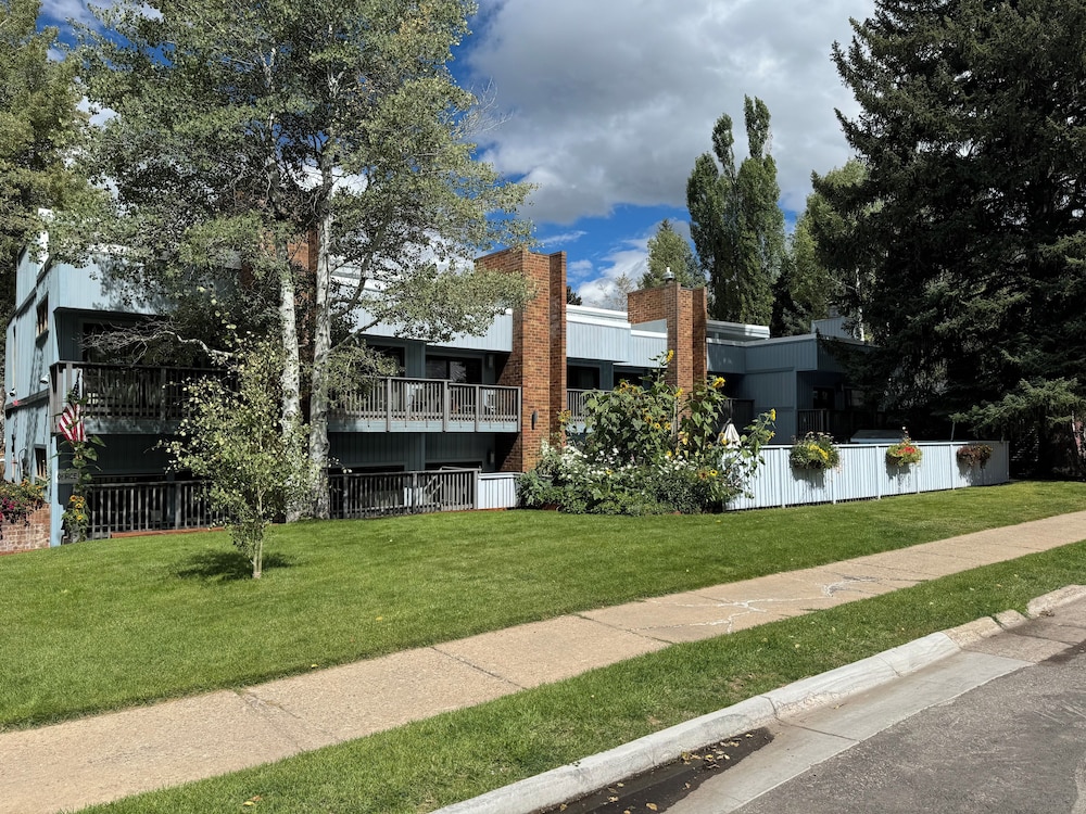 Shadow Mountain Lodge 64/68