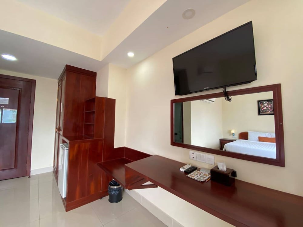 Centrana Hotel 20/20