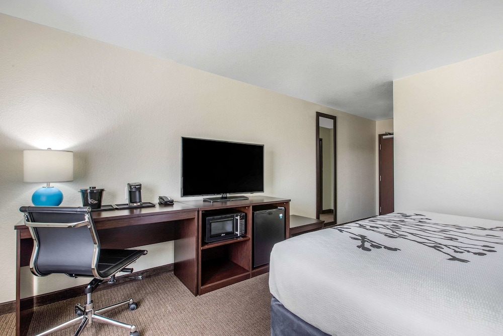 Sleep Inn and Suites Ankeny Des Moines IA 20/33